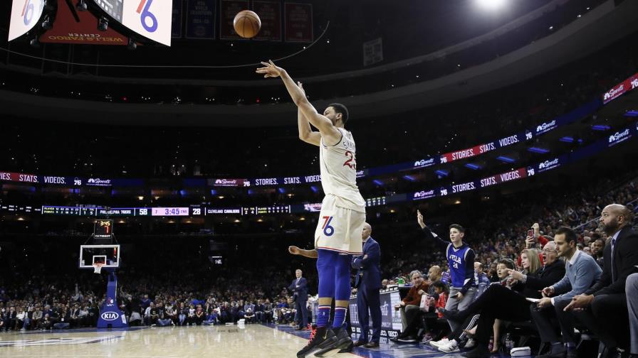Simmons emboca triple, anota 34 y los 76ers vapulean a Cavs