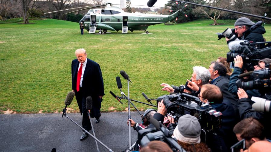Testigos sitúan al jefe de gabinete de Trump en centro de presiones a Ucrania Testigos sitúan al jefe de gabinete de Trump en centro de presiones a Ucrania