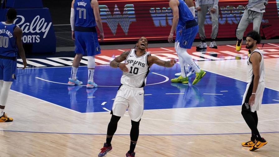 Spurs vencen a Mavericks con enceste de DeRozan