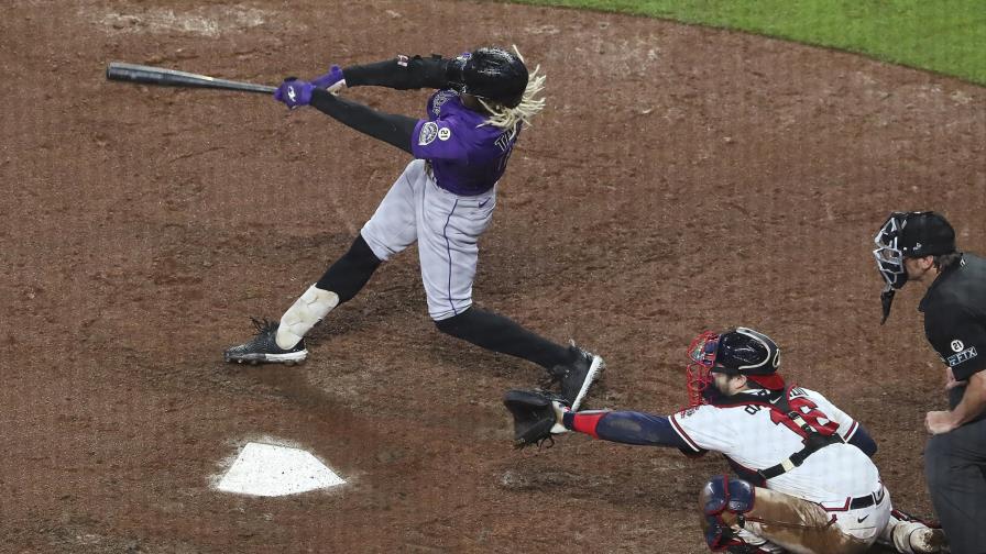Tapia rompe el empate en la 10ma; Rockies vencen a Bravos
