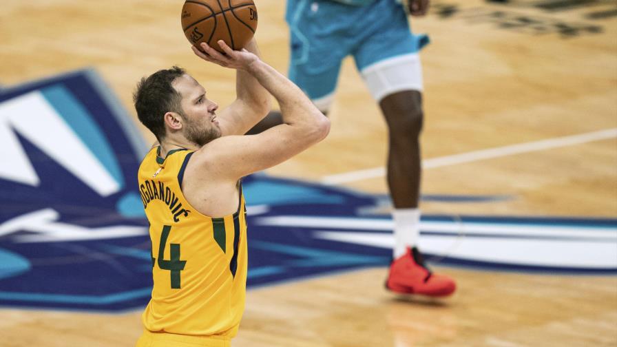 Bogdanovic y Jazz siguen brillando; derrotan a Hornets