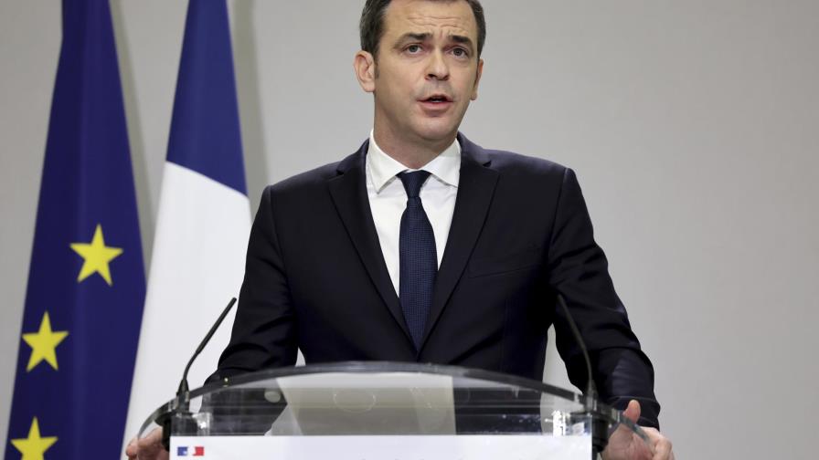 Francia aplicará vacunas de refuerzo a todos los adultos