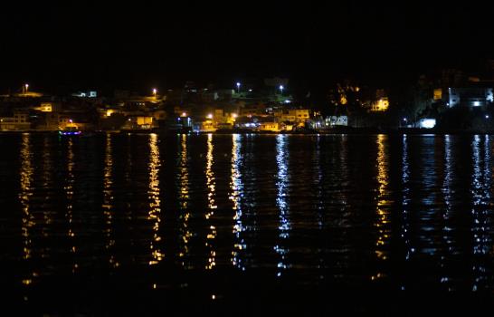 Limpian el lago Titicaca en Día de la Made Tierra en Bolivia