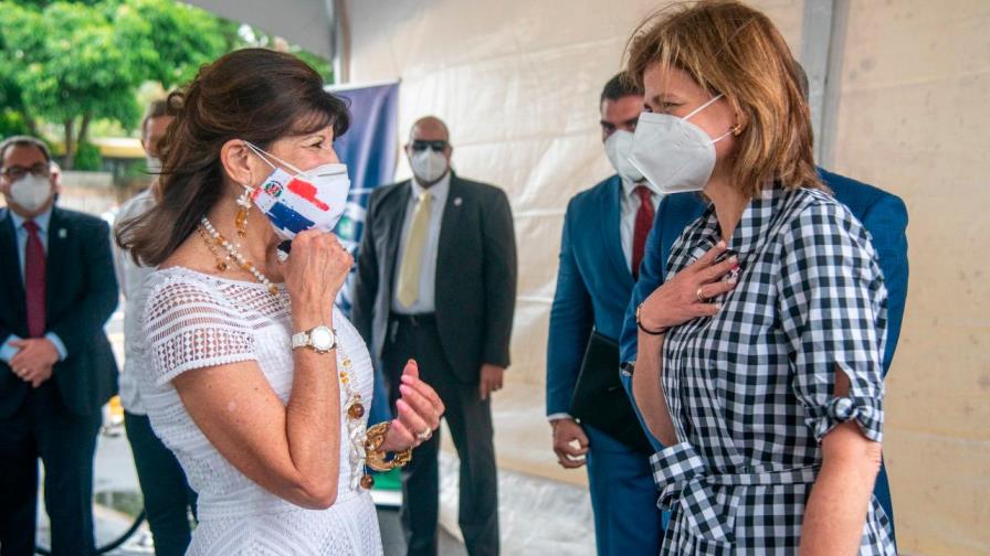 Gobierno estadounidense entrega 50 ventiladores y 2 hospitales a la República Dominicana Gobierno estadounidense entrega 50 ventiladores y 2 hospitales a la República Dominicana