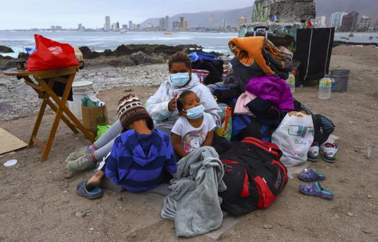 Centenares se manifiestan contra migrantes en norte de Chile