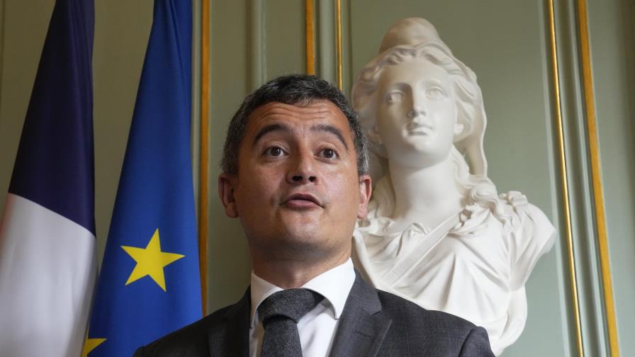 Policía francesa desbarata campamento de inmigrantes Policía francesa desbarata campamento de inmigrantes