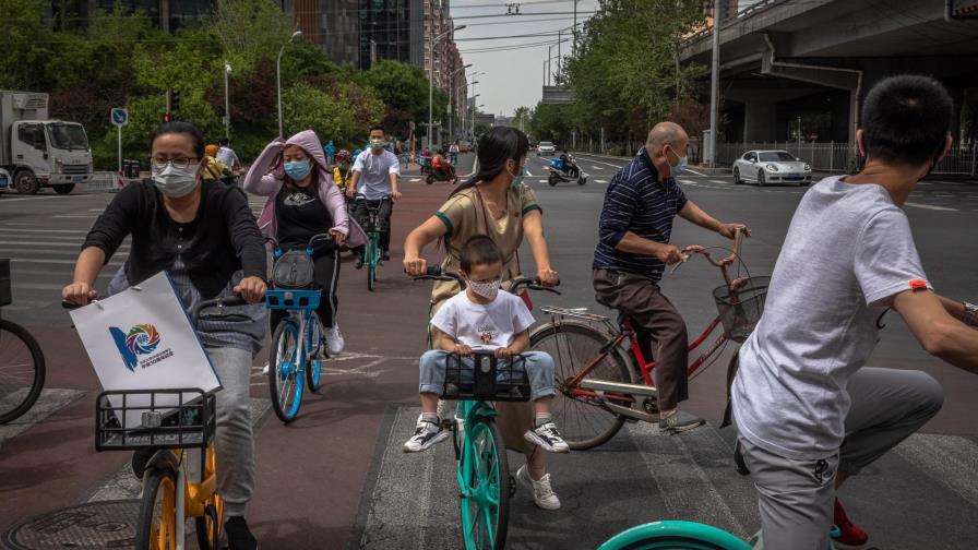 Los nuevos positivos por COVID-19 caen en China a dos en el último día