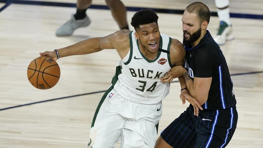 Middleton despierta y los Bucks se ponen 3-1 arriba
