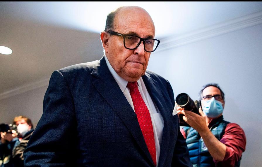Proponen que exjueza revise documentos incautados a Rudolph Giuliani