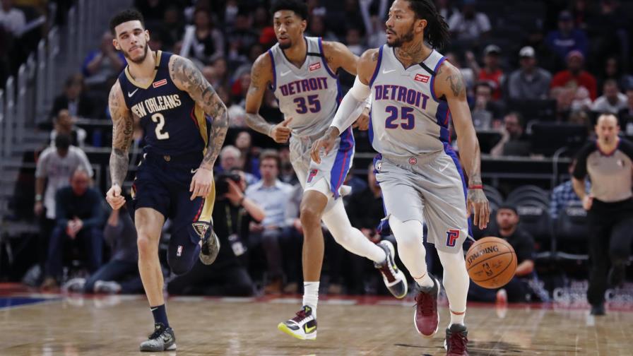 La NBA multa a Derrick Rose por arrojar bolígrafo
