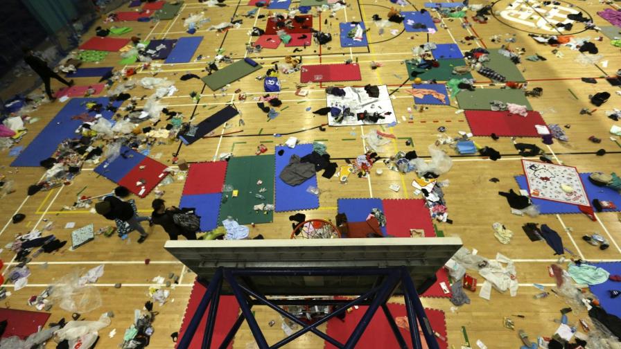 Manifestantes se rehúsan abandonar universidad en Hong Kong