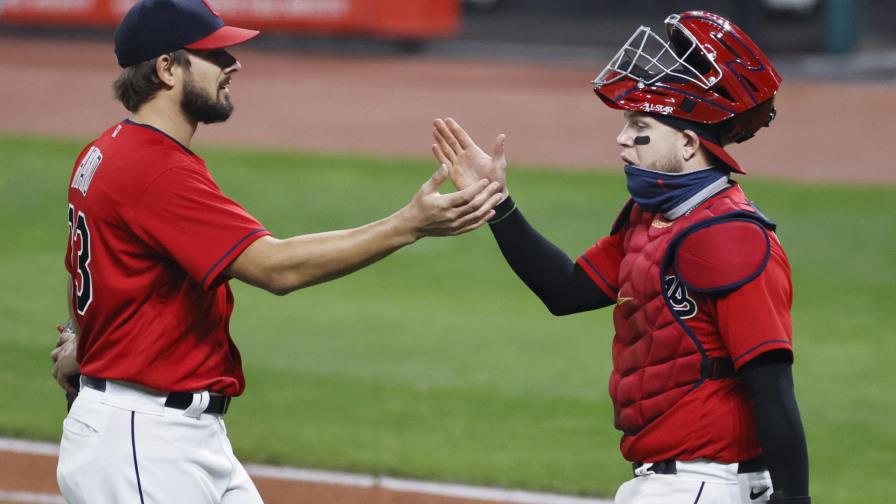 Indios vencen 7-4 a Medias Blancas y se acercan a playoffs Indios vencen 7-4 a Medias Blancas y se acercan a playoffs