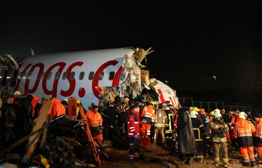 Accidente de avión en Turquía deja tres muertos y 179 heridos