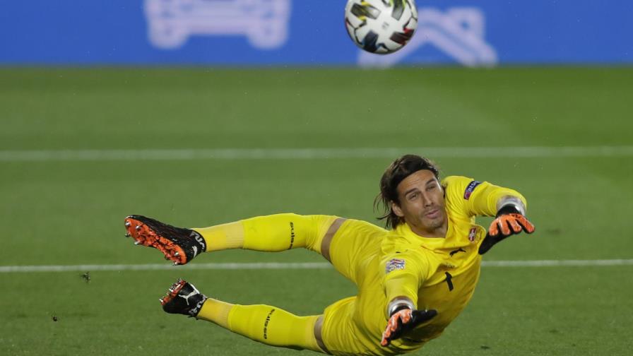 Fallo de arquero suizo facilita victoria de España