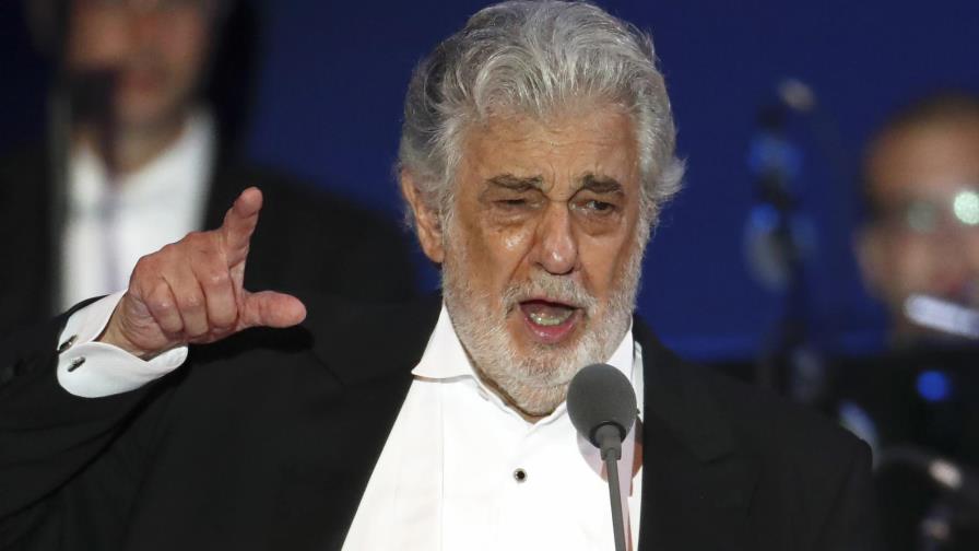 Domingo recibe ovación en Milán en 50 aniversario