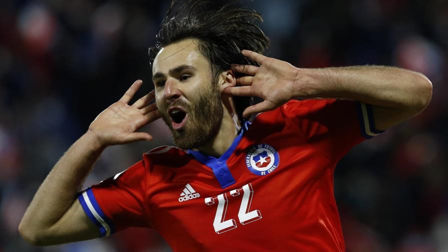 Chile golea a Venezuela y está a 3 puntos de repechaje