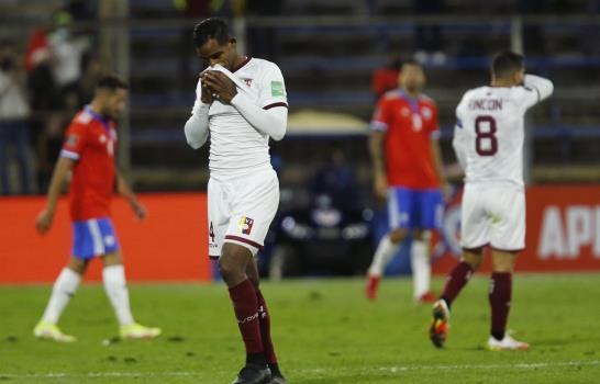 Chile golea a Venezuela y está a 3 puntos de repechaje