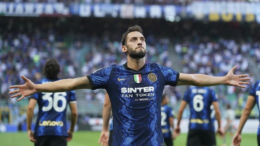 Inter golea 4-0 a Génova en el inicio de la Serie A italiana