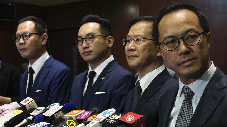 Legisladores prodemocracia de Hong Kong dimiten en masa