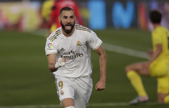 Un Real Madrid perfecto recupera el trono en España