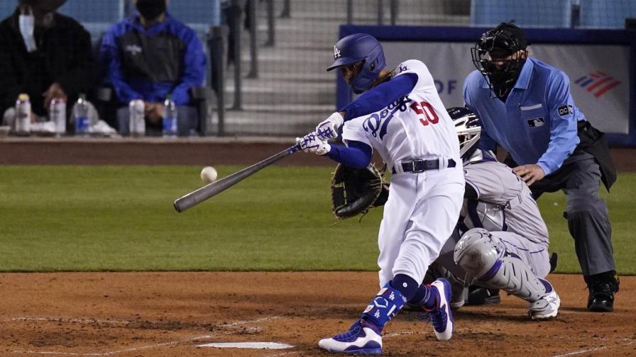 Betts y Bauer brillan, los Dodgers blanquean a los Rockies