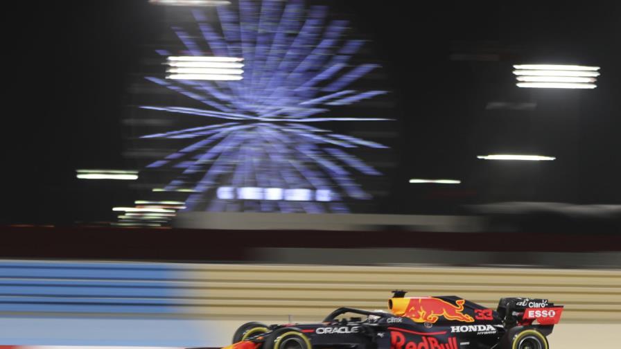 Verstappen domina ensayos para el GP de Bahréin; Lewis 3ro