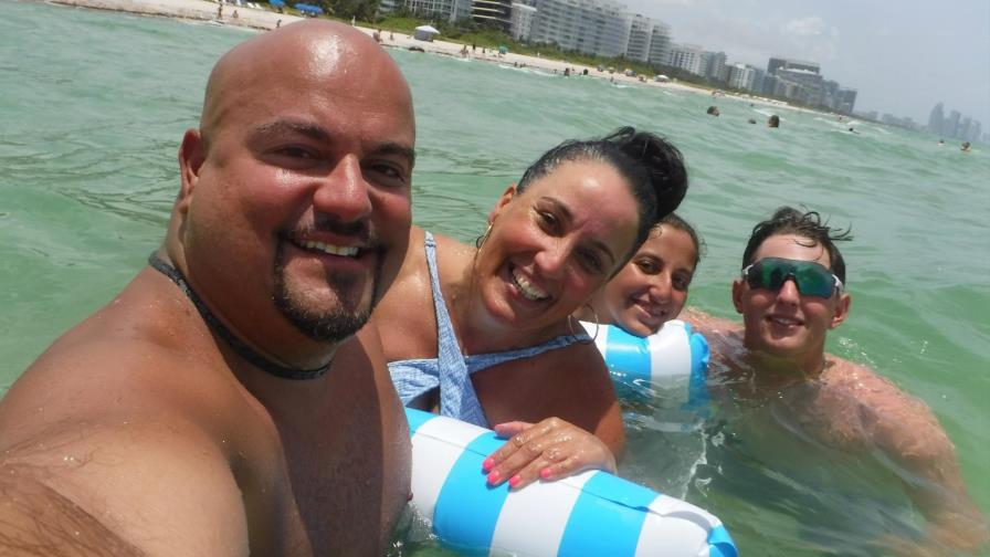 Sobrevivientes de derrumbe en Florida apenas logran escapar