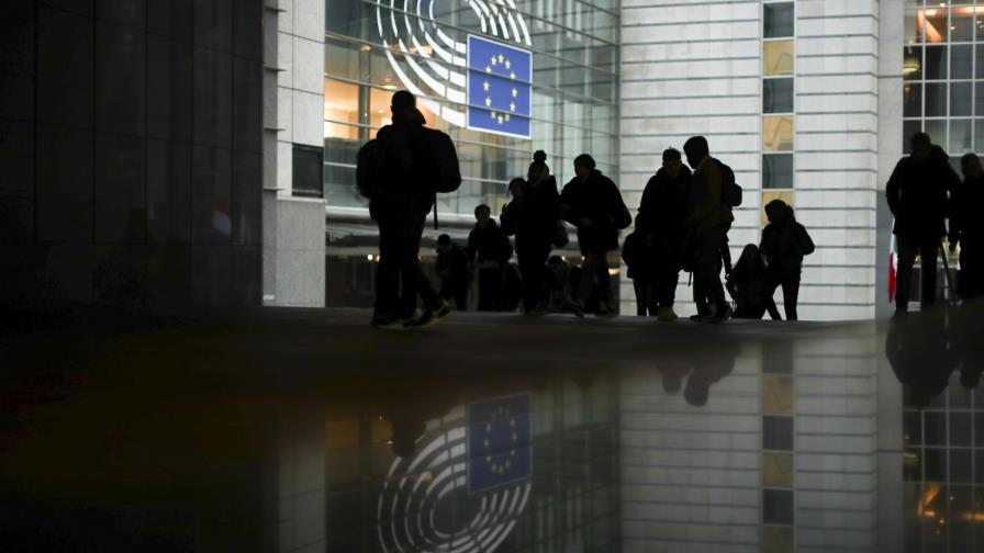 Líderes de la UE firman acuerdo para Brexit a puerta cerrada