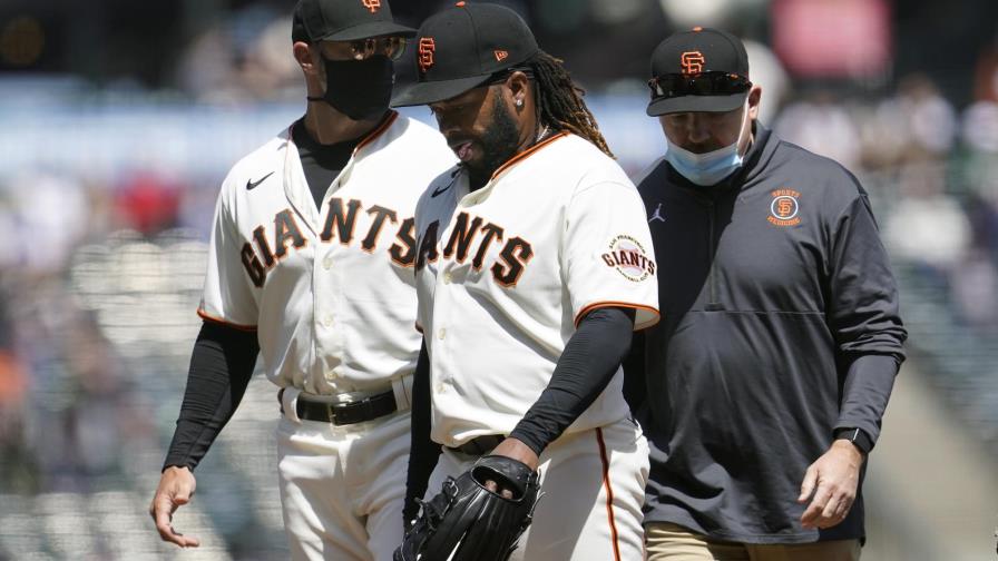 Cueto luce pero se marcha por dolencia; Gigantes blanquean Cueto luce pero se marcha por dolencia; Gigantes blanquean