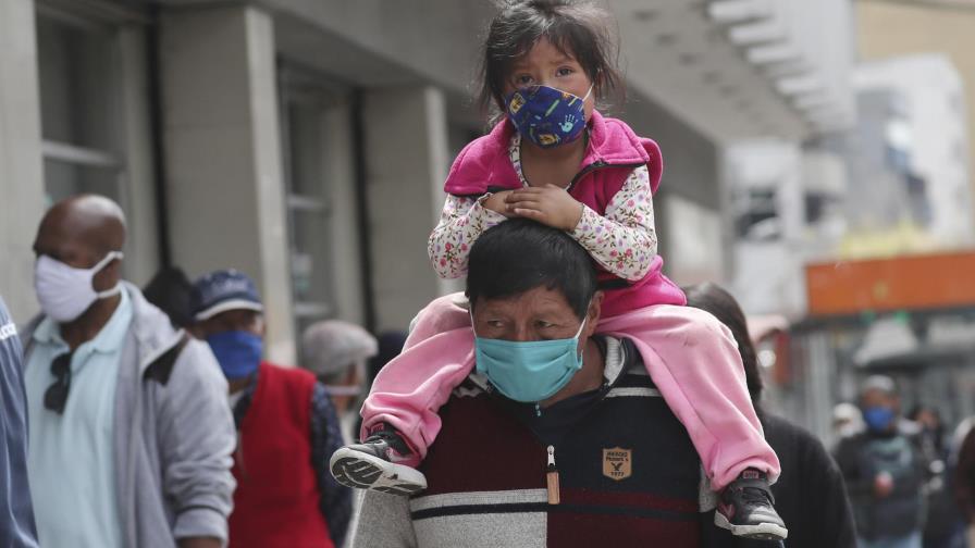 Quito tiene pruebas de COVID-19 pero no puede procesarlas Quito tiene pruebas de COVID-19 pero no puede procesarlas
