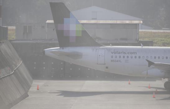 Guatemala cierra aeropuerto por caída de ceniza de volcán