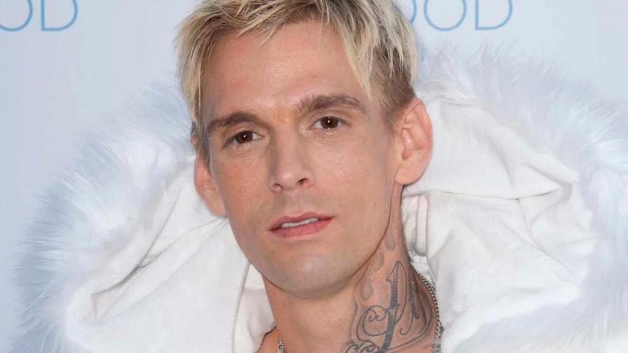 Cantante Aaron Carter asegura que su hermana lo violó
