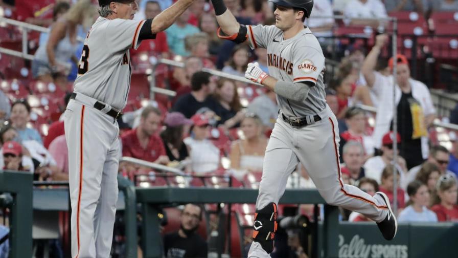 Yastrzemski batea 2 jonrones; Gigantes vencen a Cardenales