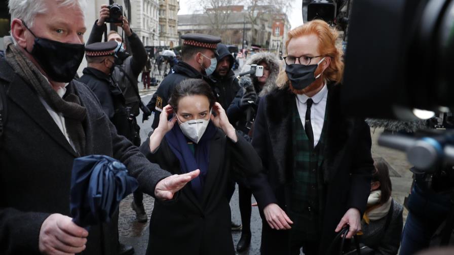 Jueza británica rechaza extraditar a Assange a EEUU