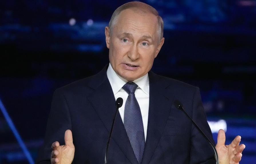 Kremlin: Putin se aísla por casos de COVID-19 en su círculo