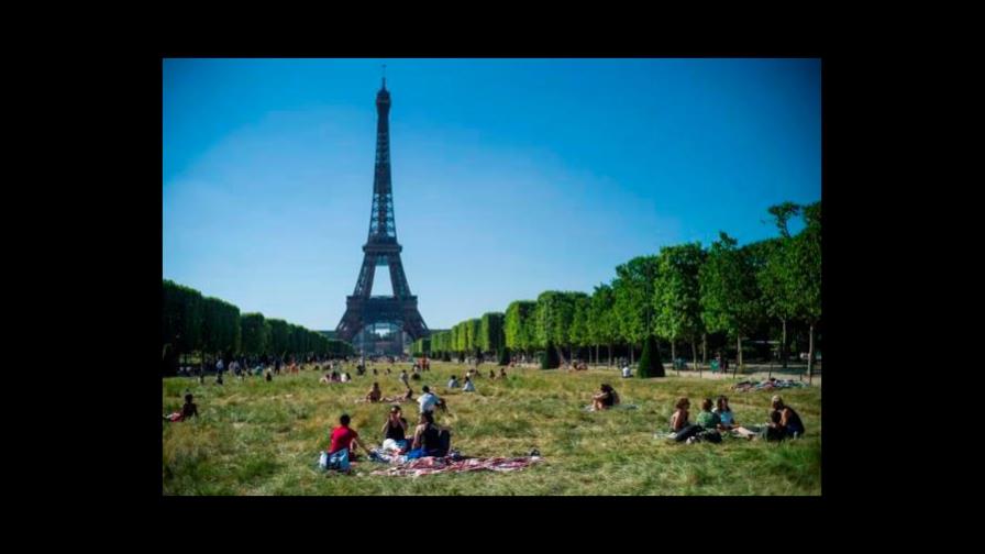 Francia suma en un día 57 muertos en hospitales hasta un total de 28.771
