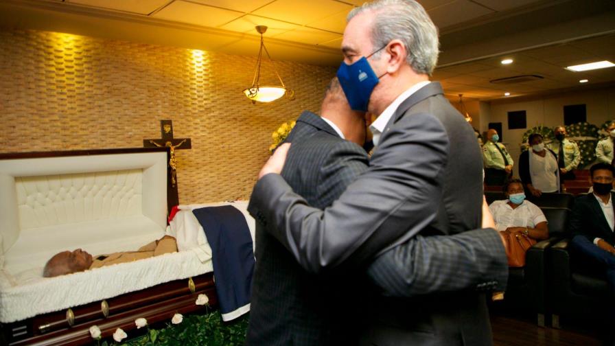 Presidente y vicepresidenta acuden a velorio del padre de ministro de Obras Públicas