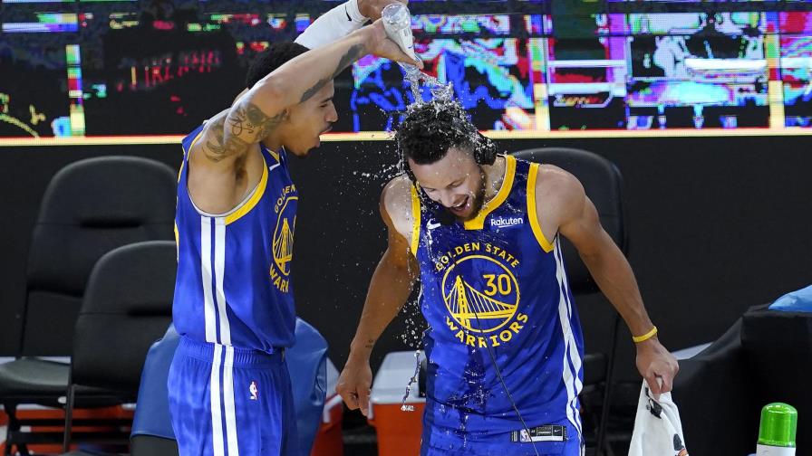 Curry suma 53 y bate récord en Warriors, que ganan a Nuggets