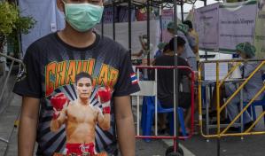 CloseDuelo de kickboxing propaga el coronavirus en Tailandia