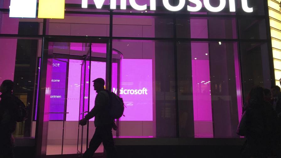 Empleados de Microsoft deberán vacunarse contra COVID-19