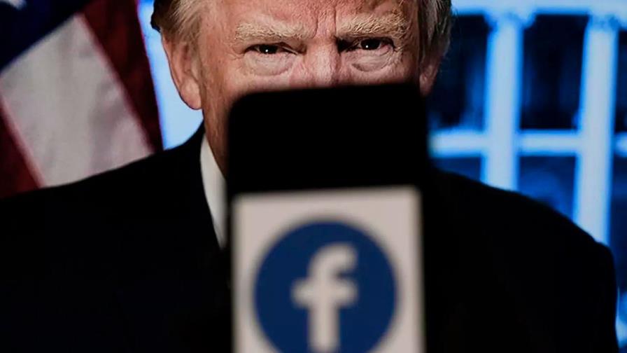 La Casa Blanca critica fin de la suspensión indefinida de Trump en Facebook