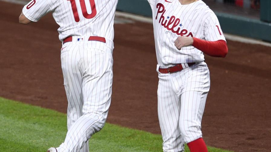 Velasquez y Realmuto dan triunfo a Filis sobre Cerveceros