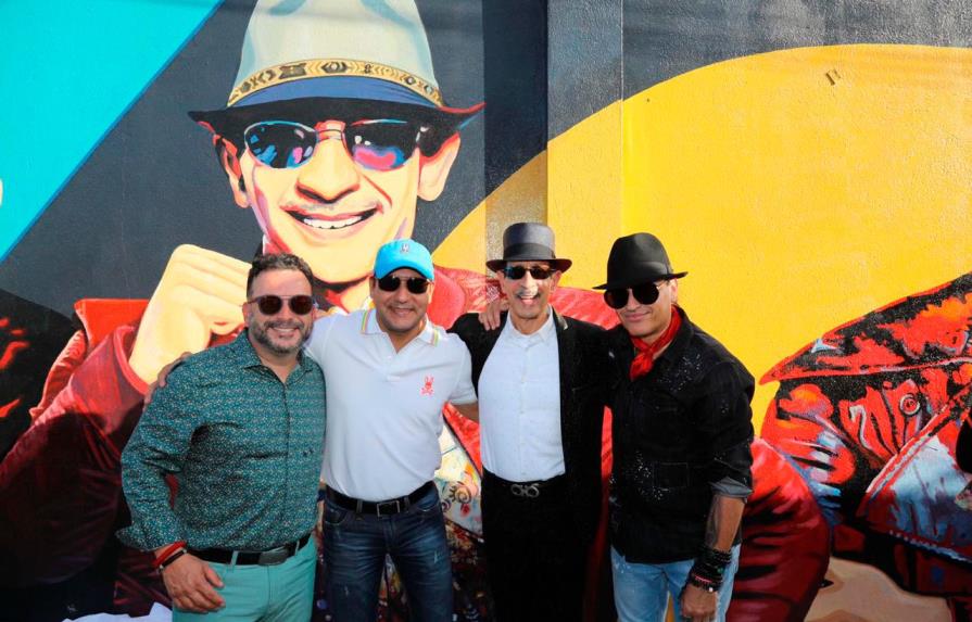Ayuntamiento de Santiago inaugura mural en honor a Jossie Esteban; Elvis Crespo y Joseph Fonseca