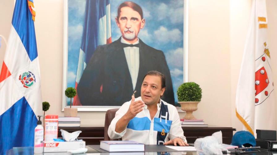 Antes del muro hay que sacar a los indocumentados, asevera Abel Martínez