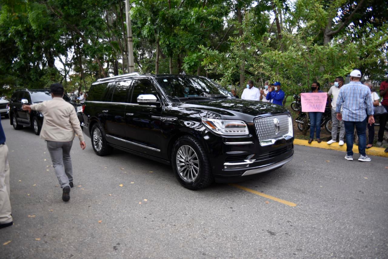 Llegada del presidente Abinader al Palacio de los Deportes. 