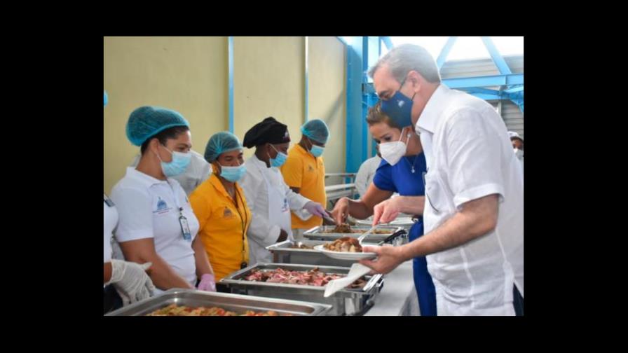 Abinader dice que Comedores Económicos aumentó producción diaria de raciones en más del 100 % 