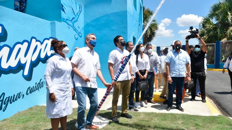 La desalinización es el futuro del agua, dice el presidente Abinader