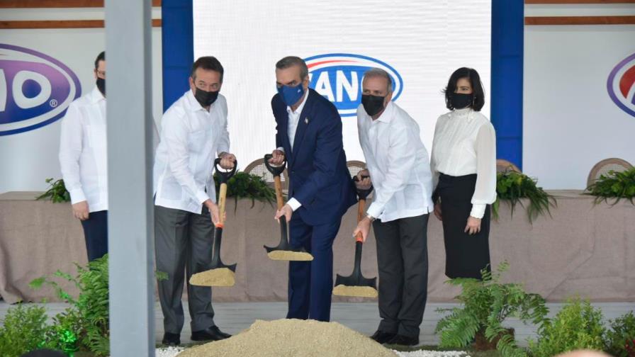 Abinader inicia semana con primer palazo para ampliación de operaciones de empresa industrial 
