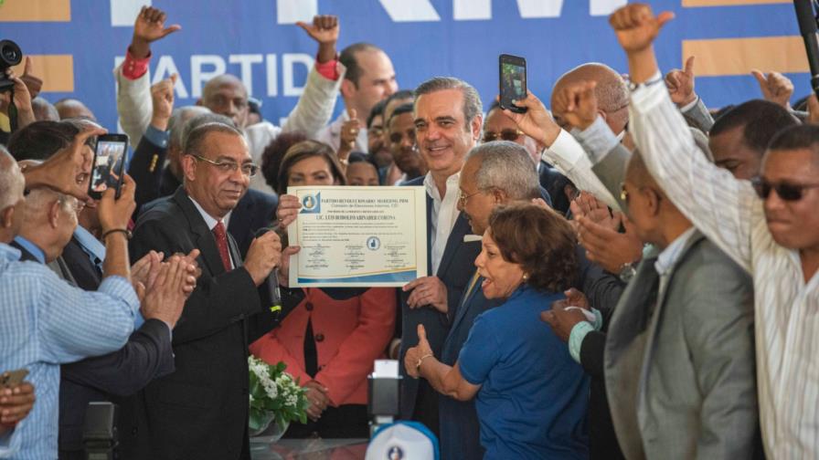 Abinader inscribe precandidatura presidencial en PRM con discurso conciliador