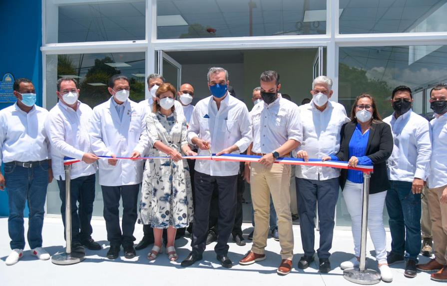 Presidente Abinader entrega un Centro Diagnóstico en sector Los Salados en Santiago
